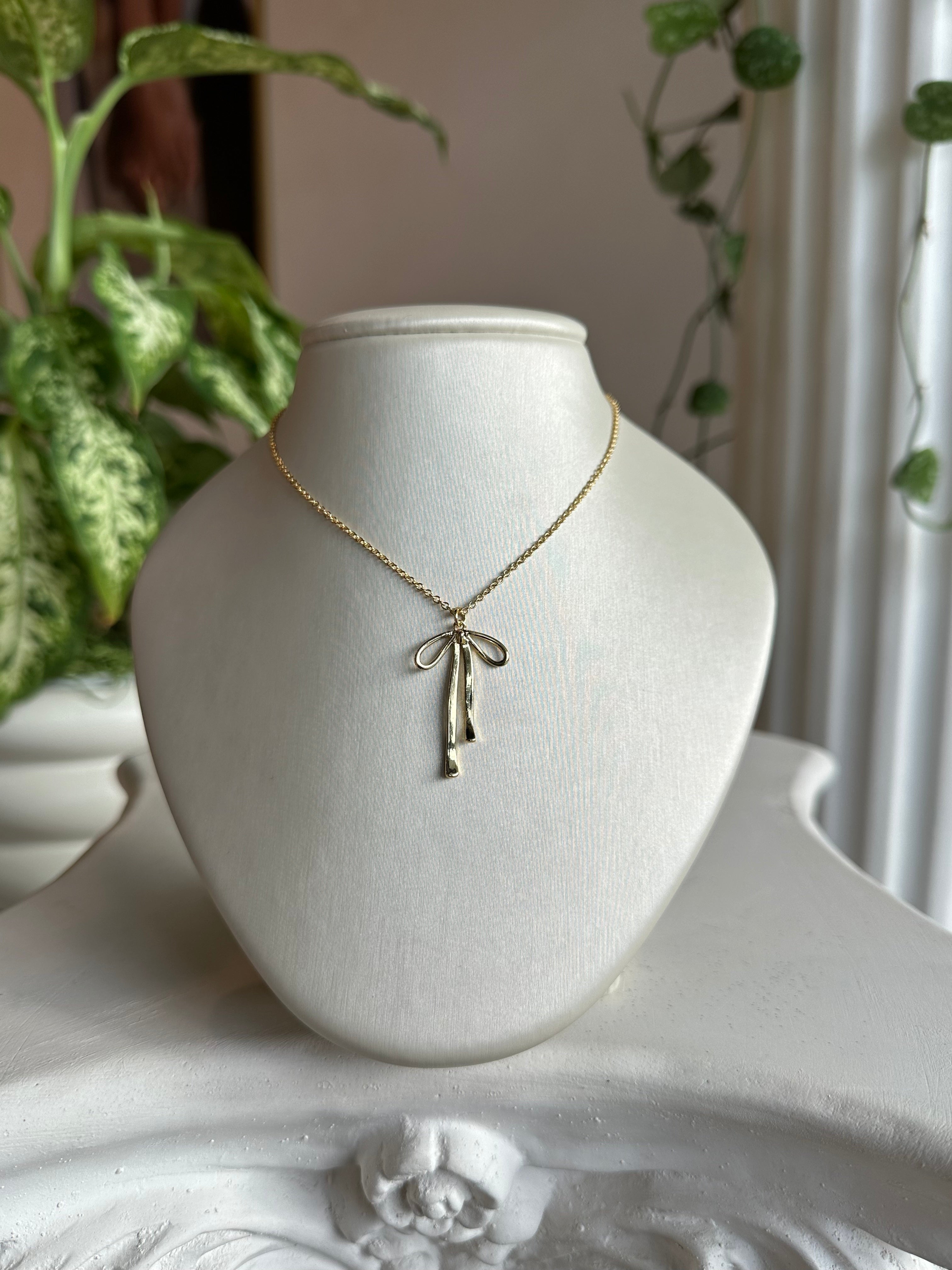 Bow Necklace